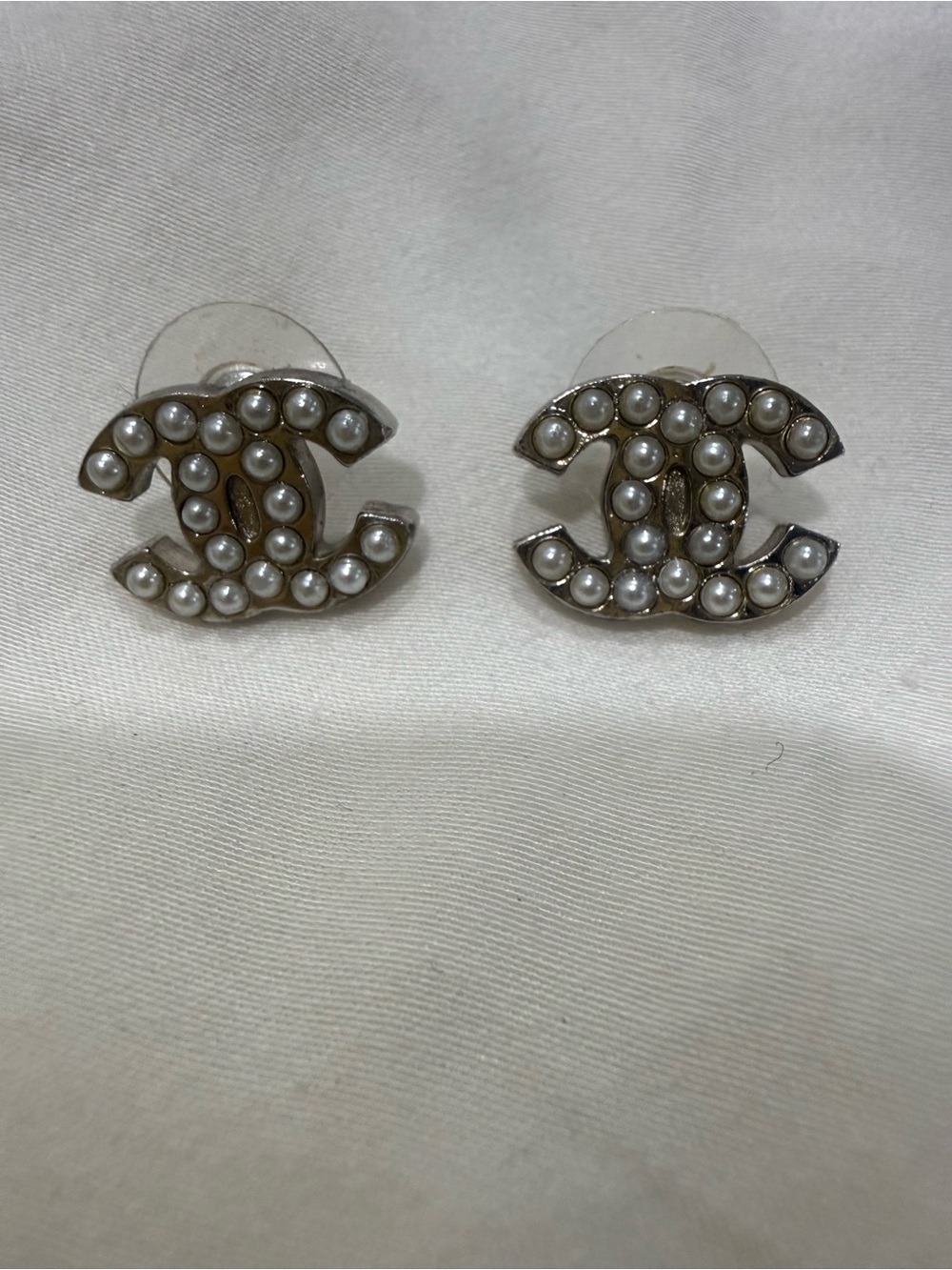 Pearl CC Stud Earrings in Silver and White
